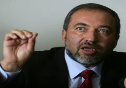 ليبرمان يقترح ترك الأسرى الفلسطينيين المضربين عن الطعام يموتون جوعا