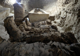 بالصور … اكتشاف أول مقبرة فى تاريخ مصر الوسطى تضم 18 مومياء بالمنيا