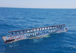 القوات البحرية تعثر على حطام مركب صيد غارق بدمياط وتنتشل جثث طاقمها