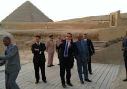 بالصور.. رئيس غينيا يزور الاهرامات وأبو الهول