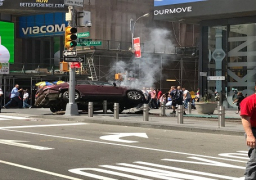 بالصور.. سيارة تصدم عددا من المارة في ميدان “تايم سكوير” بنيويورك