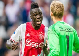 برشلونة يسعى للتعاقد مع مدافع أياكس سانشيز