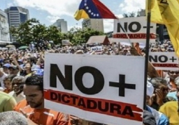 إصابة 50 شخصا جراء مواجهات خلال تظاهرة حاشدة في فنزويلا