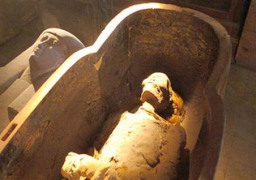 العثور على 17 مومياء في سراديب “تونة الجبل” بالمنيا