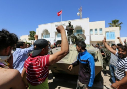 تونس تعتقل 3 رجال اعمال ومسؤولا بالجمارك بتهمة الفساد