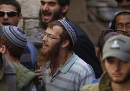 عشرات المستوطنين يقتحمون الأقصى بحراسة مشددة