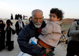 نزوح عشرات المدنيين من مدينة الموصل مع تواصل الاشتباكات ضد داعش