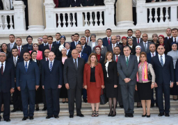 بالصور.. وزير الخارجية يلتقي مع ملحقي وزارة الدفاع المنقولين للخارج