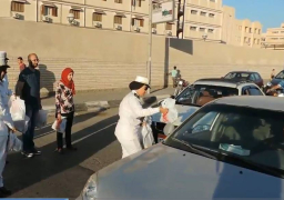 الداخلية توزع وجبات إفطار على المواطنين بالعديد من الشوارع