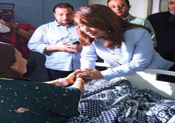 بالصور..غادة والي تتابع مصابي حادث المنيا بمستشفى ناصر