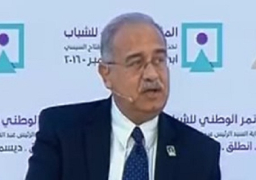 رئيس الوزراء: تكليف المحافظين بمتابعة المواقف للسيطرة على استغلال السائقين