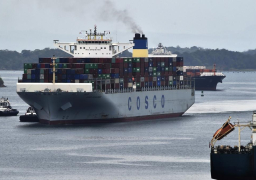 رابع أكبر شركة في العالم للملاحة البحرية تعلق رحلاتها لقطر