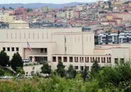 رجل يهدد بتفجير نفسه قرب القنصلية الأمريكية في اسطنبول