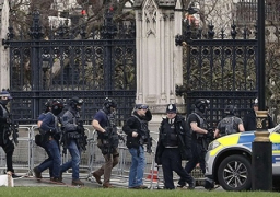 شرطة بريطانيا تعتقل رجلا قرب البرلمان للاشتباه في حيازته سكينا