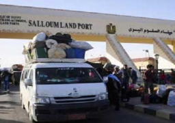 عودة 238 مصريا ووصول 107 شاحنات من ليبيا عبر السلوم