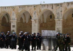 قوات الاحتلال الإسرائيلي تقتحم ساحات المسجد الأقصى وتعتدي على المصلين