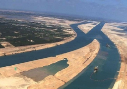 مميش: 98 سفينة عبرت قناة السويس خلال يومين