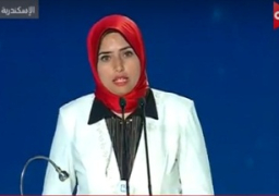 بالفيديو .. فتاة تتلعثم أمام الرئيس .. و السيسي مازحا: “كل ده متوترة؟”
