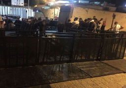 إسرائيل تنصب جسوراً حديدية لتثبيت كاميرات عند باب الأسباط والمستوطنون يقتحمون باحات الأقصى