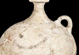 إيطاليون يعثرون على أقدم وجه ضاحك بالعالم منذ 1700 سنة قبل الميلاد