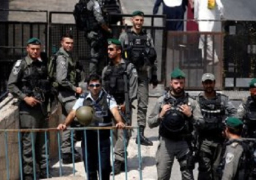 اجراءات اسرائيلية مشددة ودعوات فلسطينية للاحتشاد في جمعة استثنائية