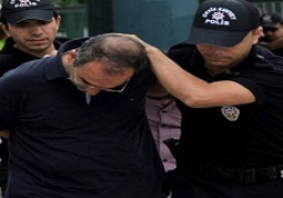 اعتقال 34 موظفا والقبض على 14 ضابط عقب الانقلاب بتركيا