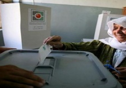 الحكومة الفلسطينية تؤجل الانتخابات بغزة