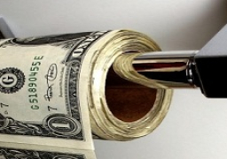 الدولار يواصل تراجعه أمام الجنيه لليوم الثاني على التوالى إلى دون 18 جنيها