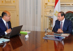 الرئيس السيسى يبحث مع محافظ مطروح المشروعات التنموية بالمحافظة