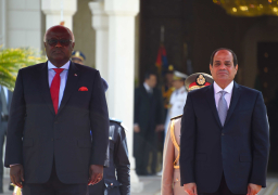 السيسي ورئيس سيراليون يبحثان هاتفيا العلاقات الثنائية بين البلدين