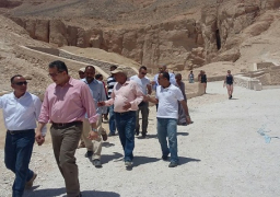 العناني يتفقد المواقع الأثرية بالأقصر