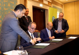 الملا يشهد توقيع اتفاقية تعاون بين شركة مهارات الزيت والغاز و”بيرسون” البريطانية