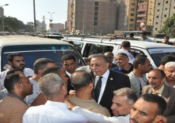 بالصور.. محافظ الجيزة يقوم بجولة ميدانية لمواقف السرفيس والنقل الجماعي
