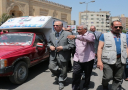 بالصور..محافظ القاهرة يتفقد قوافل التموين بالسيدة زينب