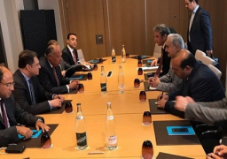 بعد لقاءه السراج .. سامح شكرى يلتقى خليفة حفتر فى باريس