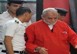تأجيل محاكمة بديع وقيادات الإخوان في قضية الاعتصام المسلح برابعة إلى 5 أغسطس