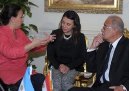 شريف إسماعيل يبحث مع نائبة الرئيس الأرجنتينى اتفاقية التجارة مع “الميركوسور”