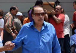 عزت العلايلى يشيع جنازة زوجته من مسجد المروة بـ6 أكتوبر