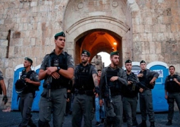 مستوطنون يقتحمون الأقصى والمصلون يواصلون رباطهم خارجه وسط دعوات ليوم غضب