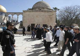 مستوطنون يهود يقتحمون الأقصى