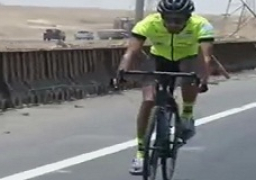 مصري يحطم الرقم القياسي في موسوعة جينيس كأسرع متسابق دراجات