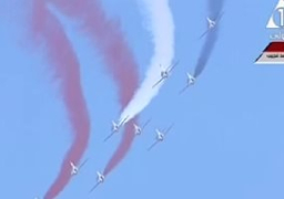 عروض “نسور الجو” تبهر الحضور في حفل تخرج الكليات العسكرية بقاعدة محمد نجيب | فيديو