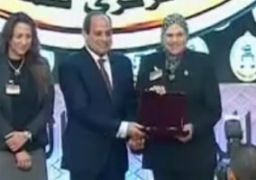 الرئيس السيسى يكرم عددا من العاملين بـ”جهاز المحاسبات” فى يوبيله الماسى