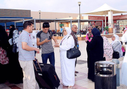 بالصور والفيديو .. غادة والى : 9620 من حجاج الجمعيات وصلوا مكة