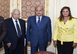 إسماعيل يؤكد دعم الحكومة للمؤسسات الصحفية واحترامها لحريتها