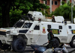 اعتقال 18 شخصًا على صلة باستهداف قاعدة عسكرية بفنزويلا