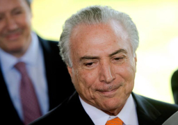 الرئيس البرازيلي يحصل على أصوات كافية من النواب لمنع محاكمته