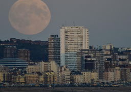 العالم يترقب “القمر الدموي”