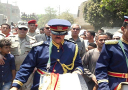 بالصور ..أهالي قرية نواى بالمنيا يشيعون جثمان شهيد سيناء