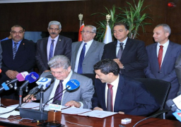 بالصور.. عرفات يشهد توقيع برتوكول تعاون بين وزارة النقل والغرفة التجارية الكندية